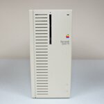 Macintosh Quadra 700 front